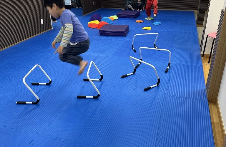 運動能力を育てるスポーツクラブで楽しく学ぶ幼児の新習慣！|南鳩ヶ谷の体操教室、らっきねす運動教室